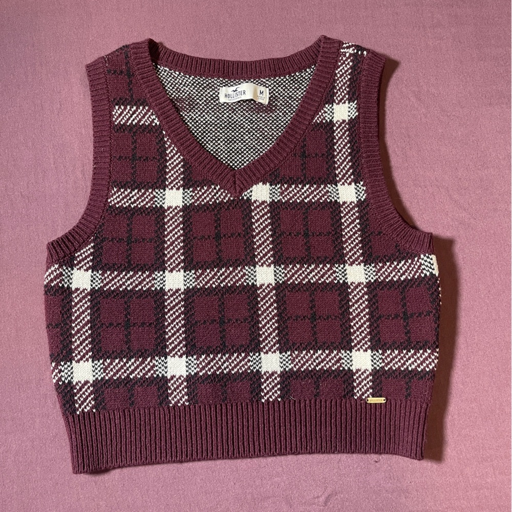 Hollister Co Burgundy/Black/White Plaid Knit Cropped Sweater Vest - Size Medium